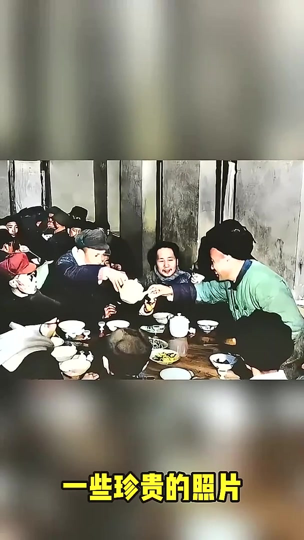 朱德60大寿时，毛主席和周总理聚餐的场景，虽然菜不多但很幸福