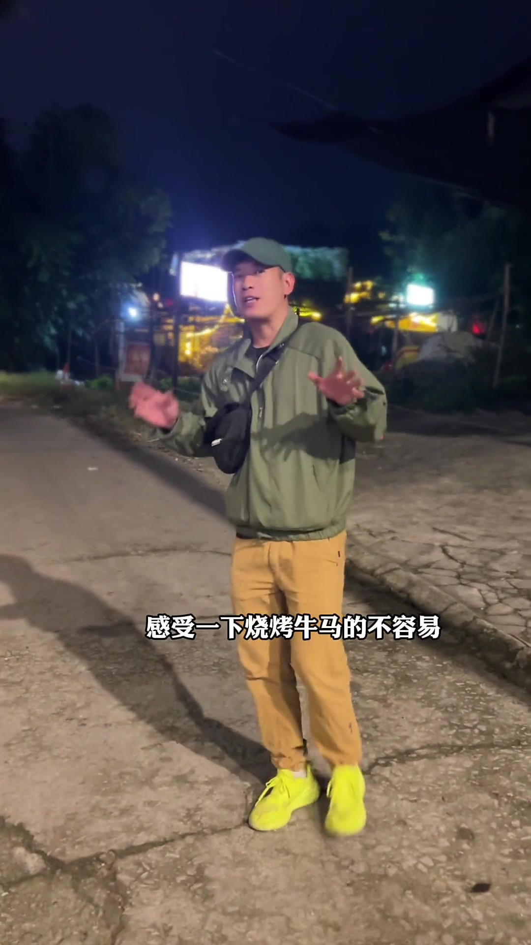没人能拒绝这种现串现烤的烧烤,青椒肉串太销魂咯
