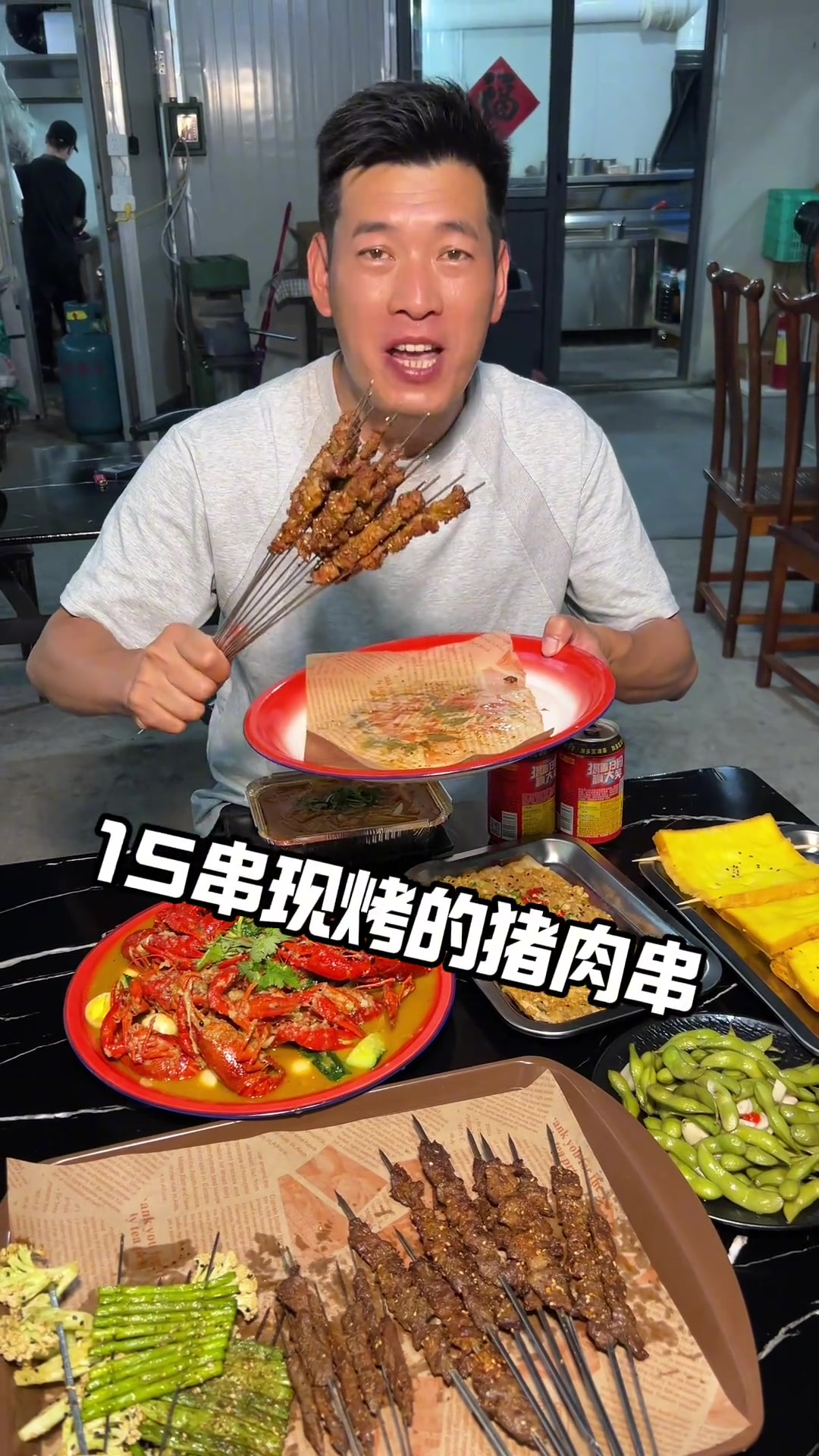 藏在宁德蕉城夜市里的东北烧烤,就能吃到串猪肉串