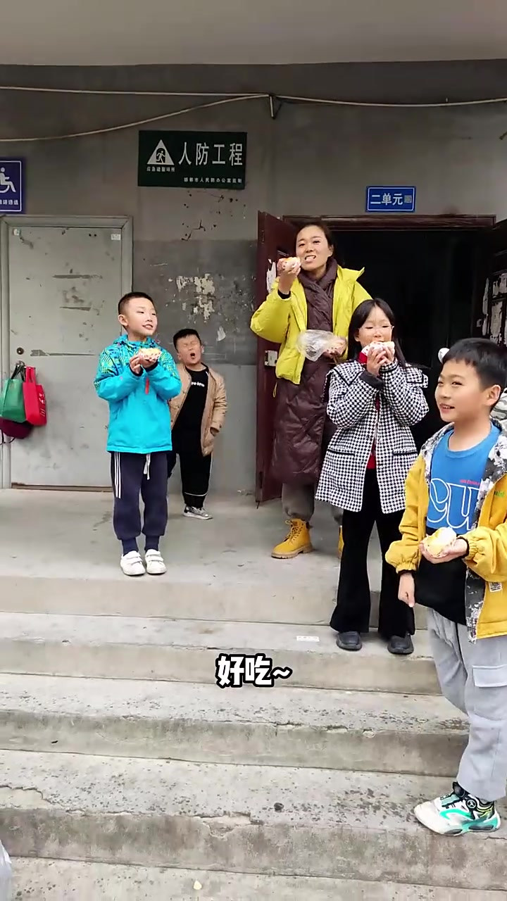 蒜香芝士肠仔花朵面包，一次发酵，整形简单，超好吃
