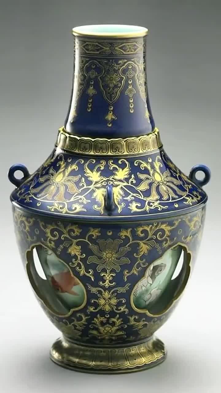清代乾隆时期的描金游鱼瓶:精美釉色与艺术之美