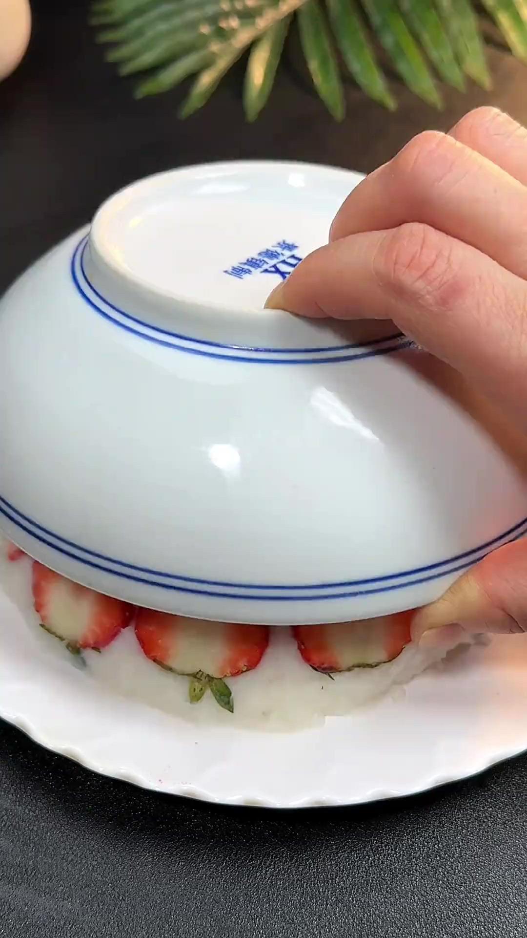 年夜饭的甜品一定要来一份这个草莓山药蛋糕，好吃又好看软糯香甜