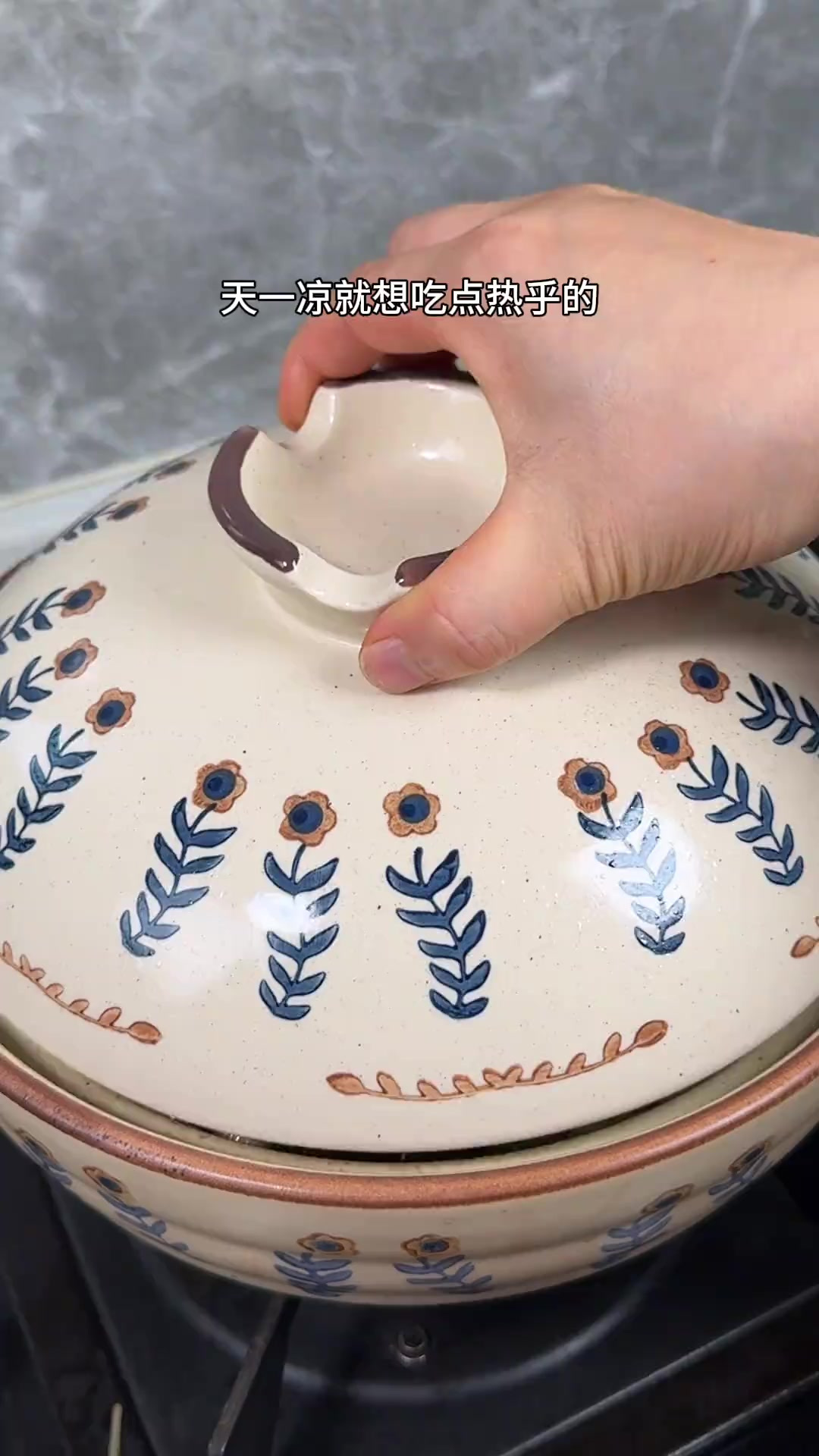 香喷喷，热乎乎的砂锅菜，鲜香入味，配上大饼或者馒头，真的太过