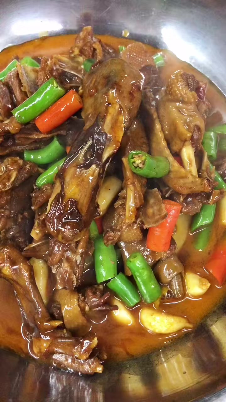 口味鸭，酱料可用豆瓣酱代替，家庭也可以不放，香料减少，你会了