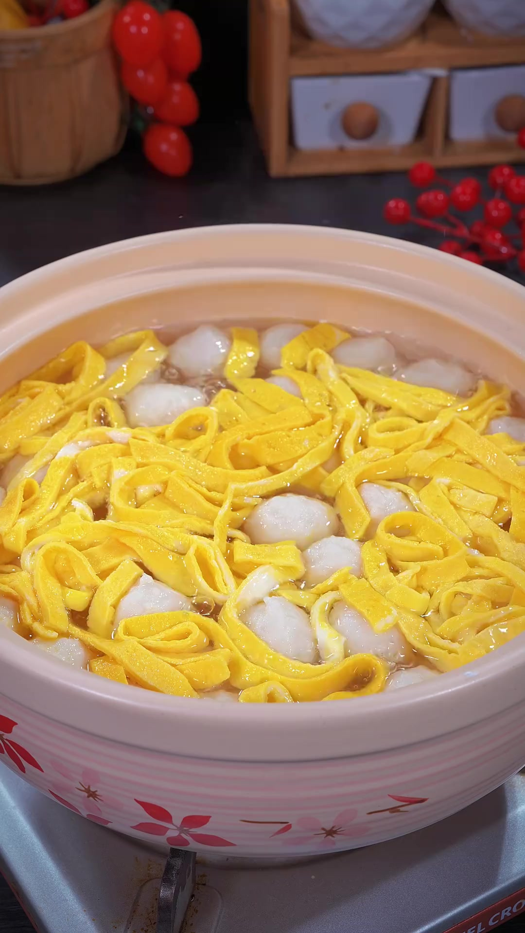 清清爽爽的菠菜鱼丸汤,我们全家人都喜欢,特别适合现在这个季节