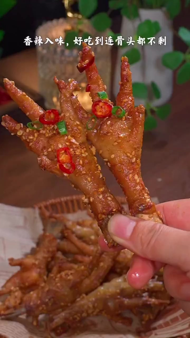 想吃烤鸡爪，教你在家做，香辣入味，真的太好吃了
