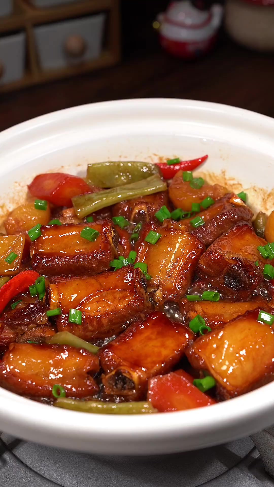 如果孩子不爱吃你做的菜，试试这道排骨豆角炖土豆