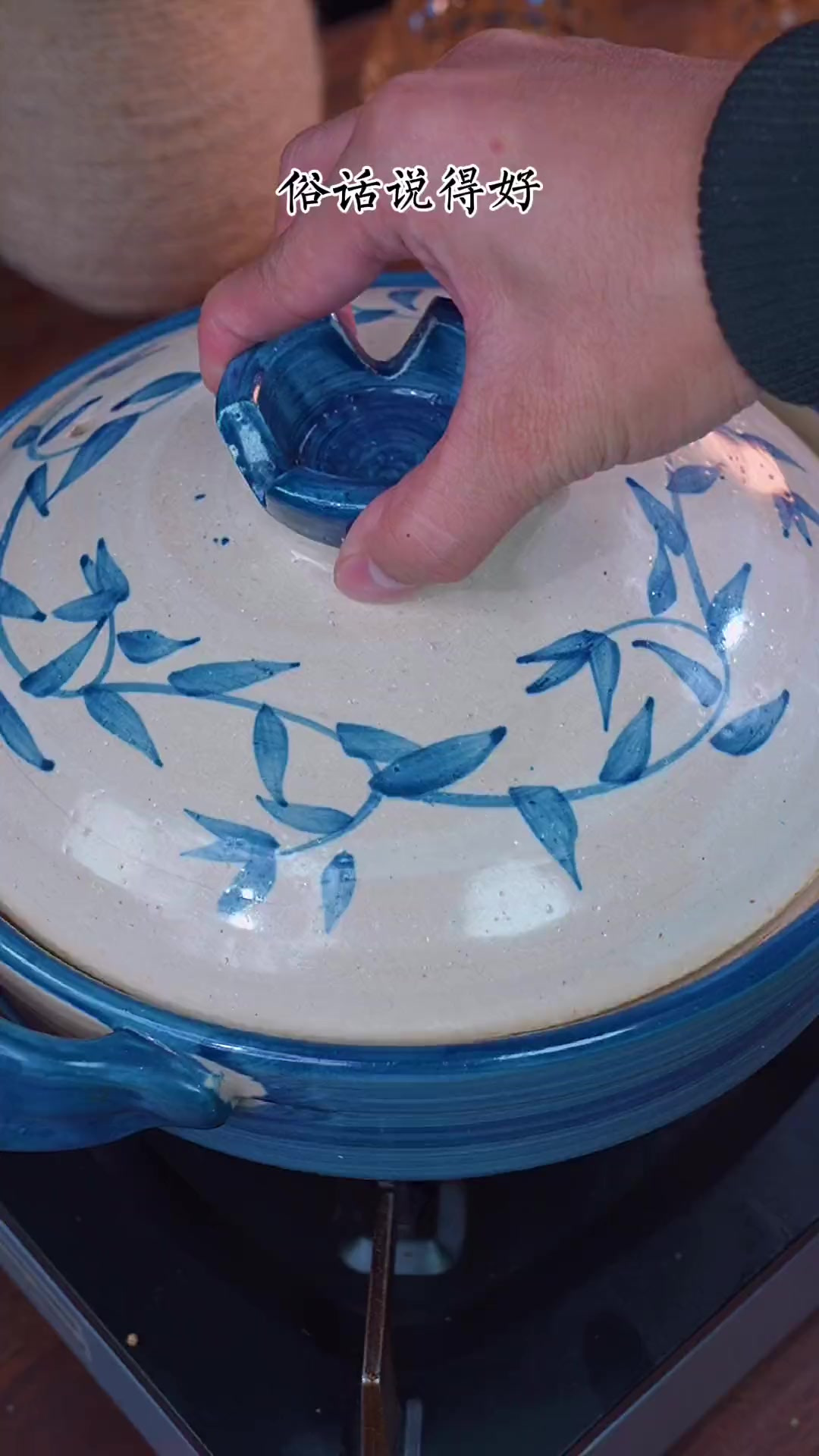 做红烧羊肉煲到底什么做才好吃呢，很多人都做不好，冬天来上一锅