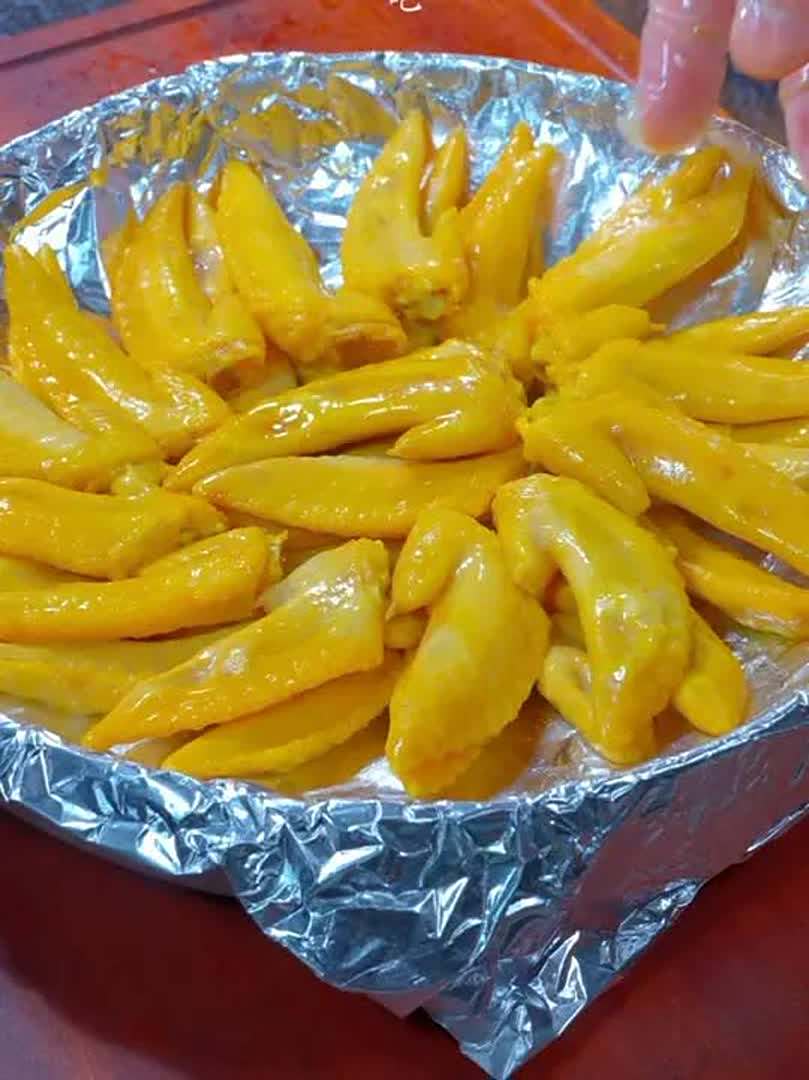 每次家里来客我都会做一道盐焗鸡尖,新吃法,做法简单又美味