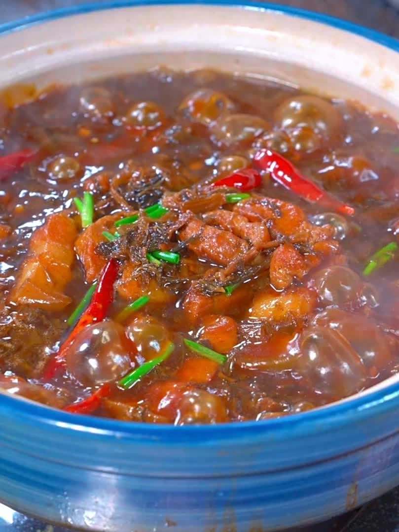 湖南每逢过节都会做的一道菜,梅菜烧肉,软烂入味,入口即化