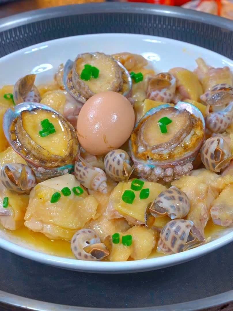 以前只有在广州星际酒店才能吃到盐焗海鲜鸡,现在在家也能轻松