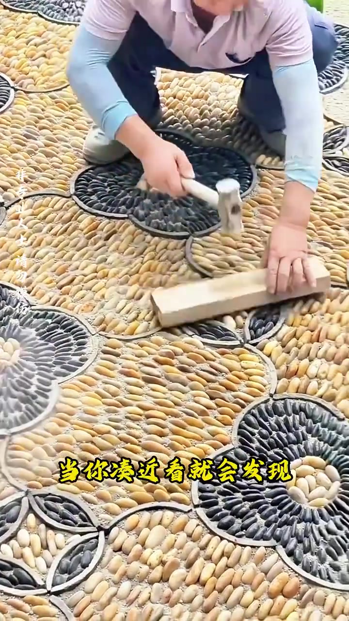 你敢相信用鹅卵石铺路这份工作,一小时的薪资就高达100美元吗!