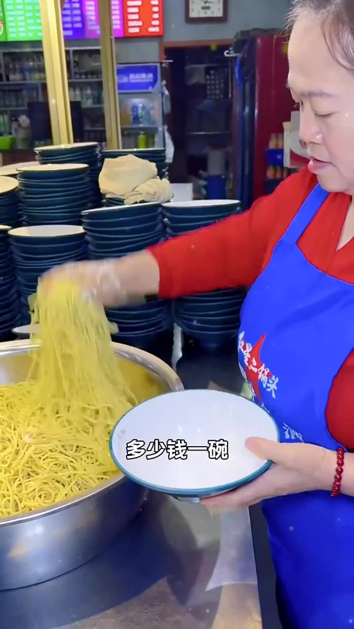 山西临汾特色美食牛肉丸子面本地人最爱吃的一道美食