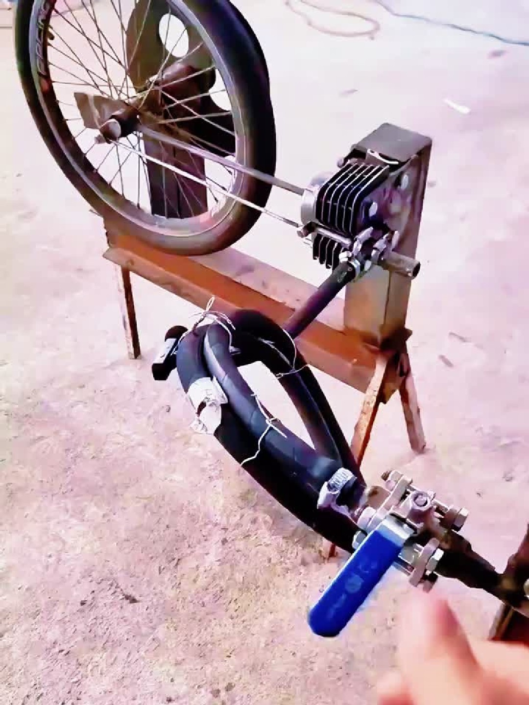 一起看看18世纪非常流行的蒸汽机的工作原理,这功率也非常强劲