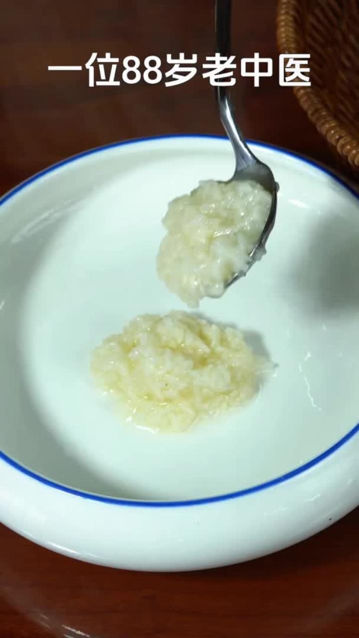 醪糟和鸡蛋能碰撞出怎样的火花呢，跟胖哥一起看一看 凛冽冬日，这碗桂圆醪糟蒸蛋既暖