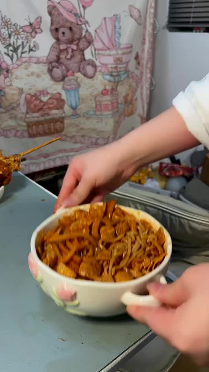 螺蛳粉配轰炸大鱿鱼炸鸡太好吃啦啦啦