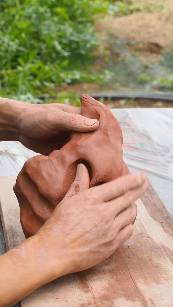 自己做的一个异型紫砂花盆盆景