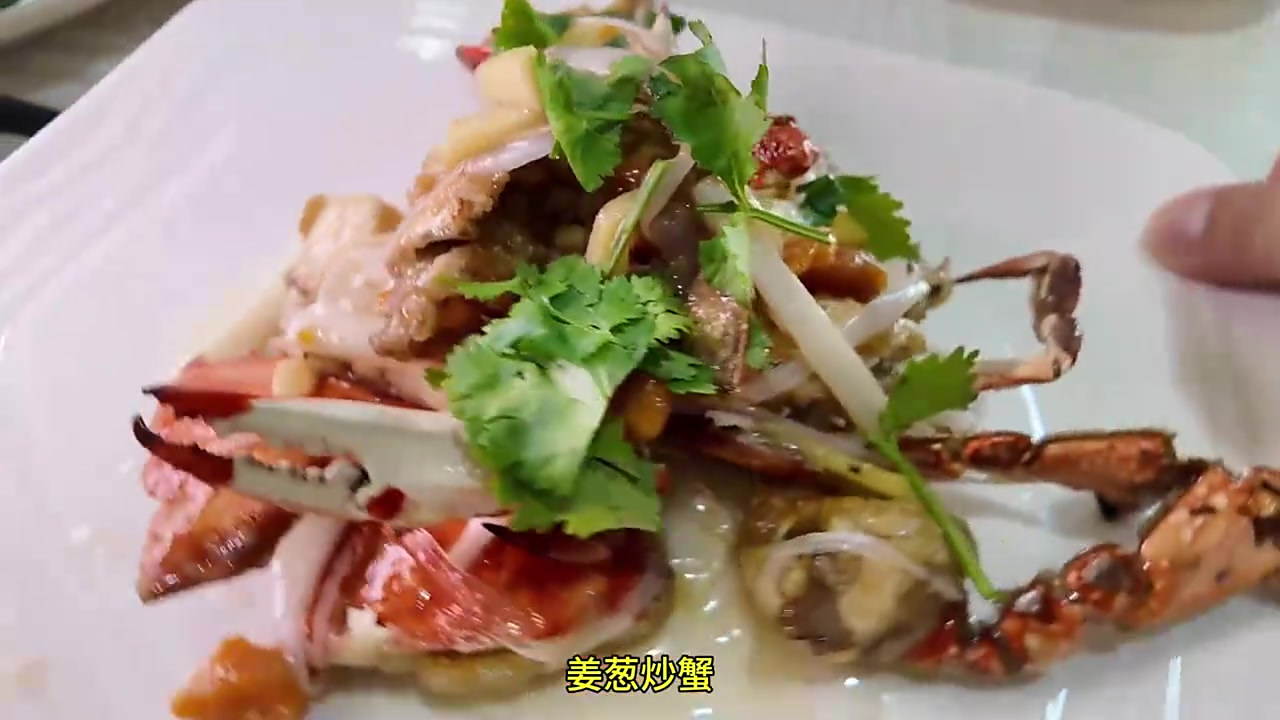 开在小区大门口的一家小菜馆，炒海鲜做得还不错哦