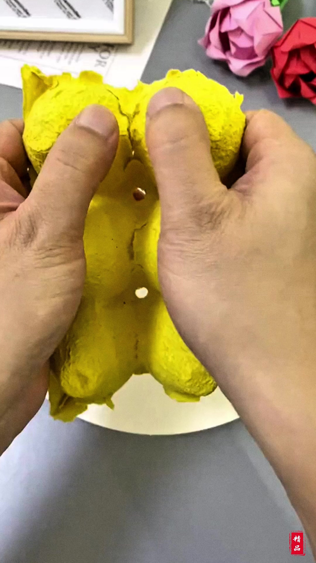 家里的鸡蛋托不要扔,和孩子来做教师节手工花束吧,简单漂亮