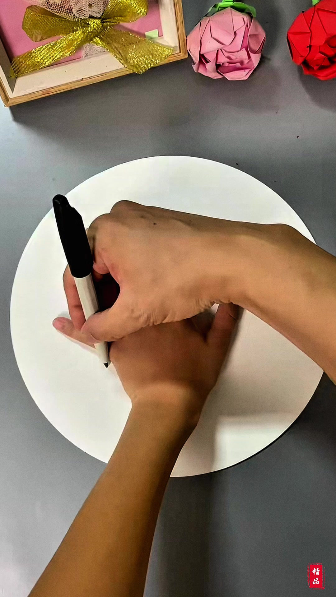 适合幼儿园小朋友画的大公鸡儿童画,暑假和孩子一起试试吧