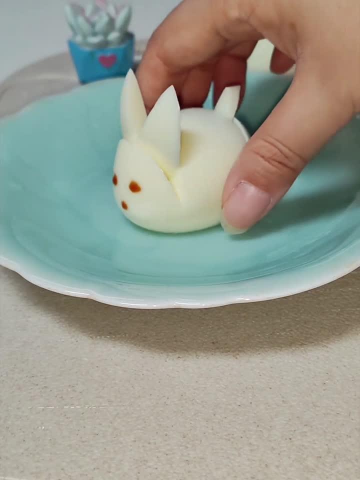 可爱小白兔 用鸡蛋做个可爱的小白兔