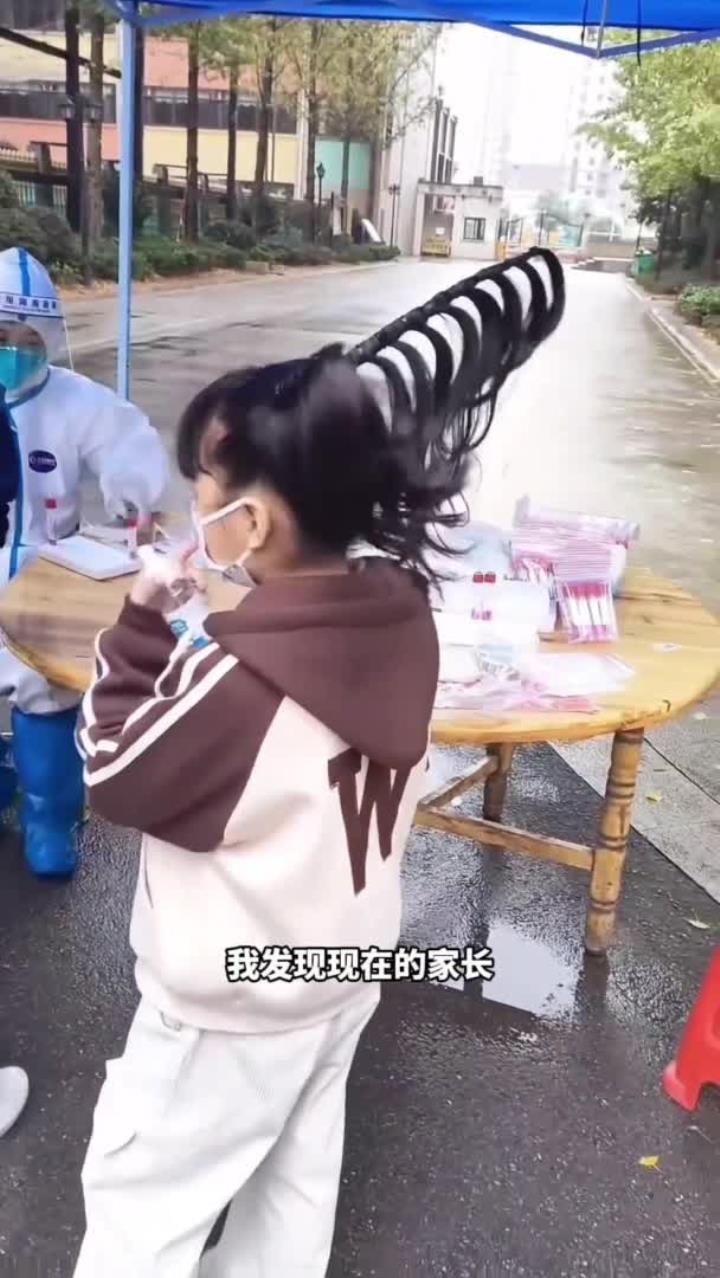 这发型厉害了,一个比一个哇塞