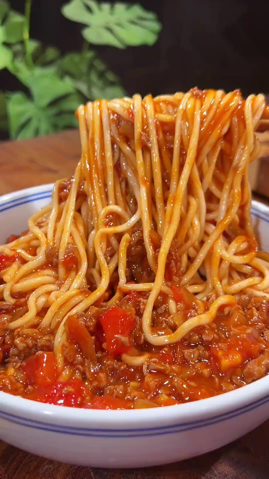 分享一个番茄肉酱面的做法 面条裹满了酱汁真的太香了