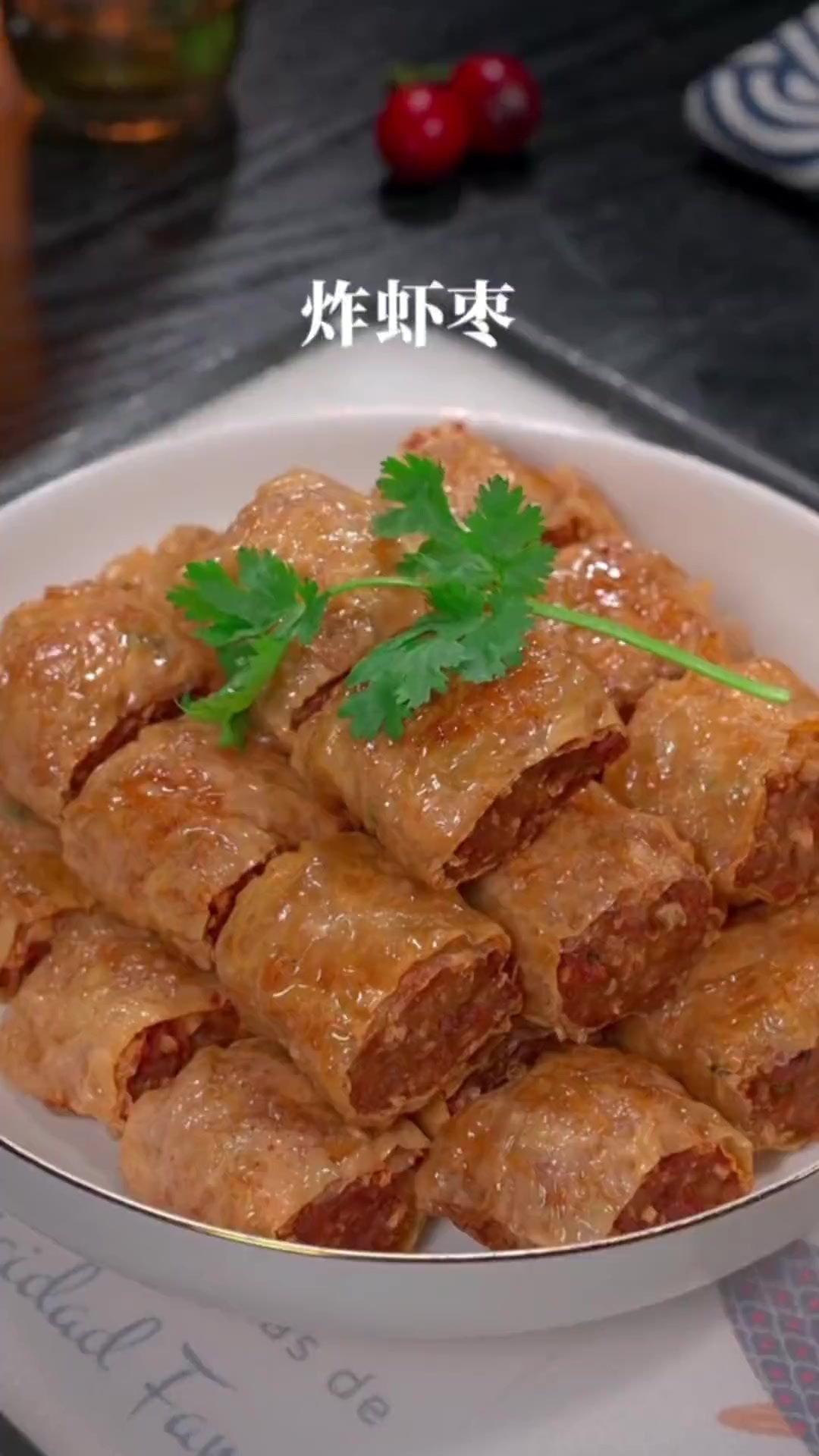 大虾不知道怎么吃,就试试这道炸虾枣,外皮酥脆,包裹着馅料的鲜