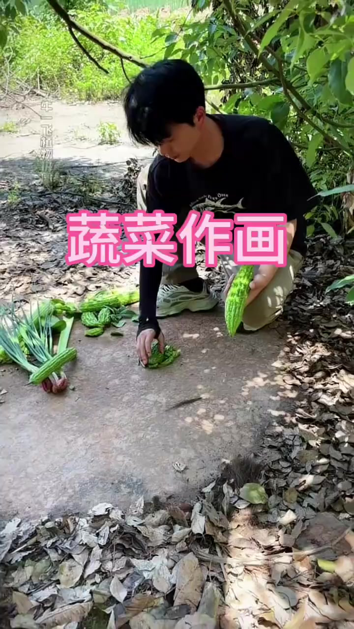 看着男子用蔬菜作画真是高手在民间呀