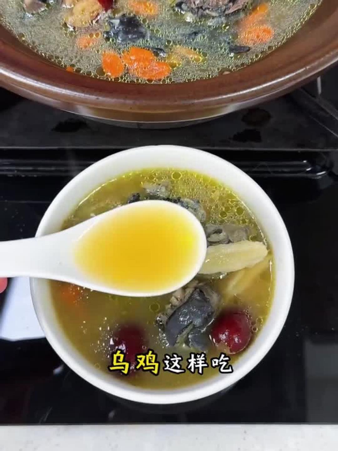 乌鸡汤食疗大揭秘：滋补养生的神奇功效！