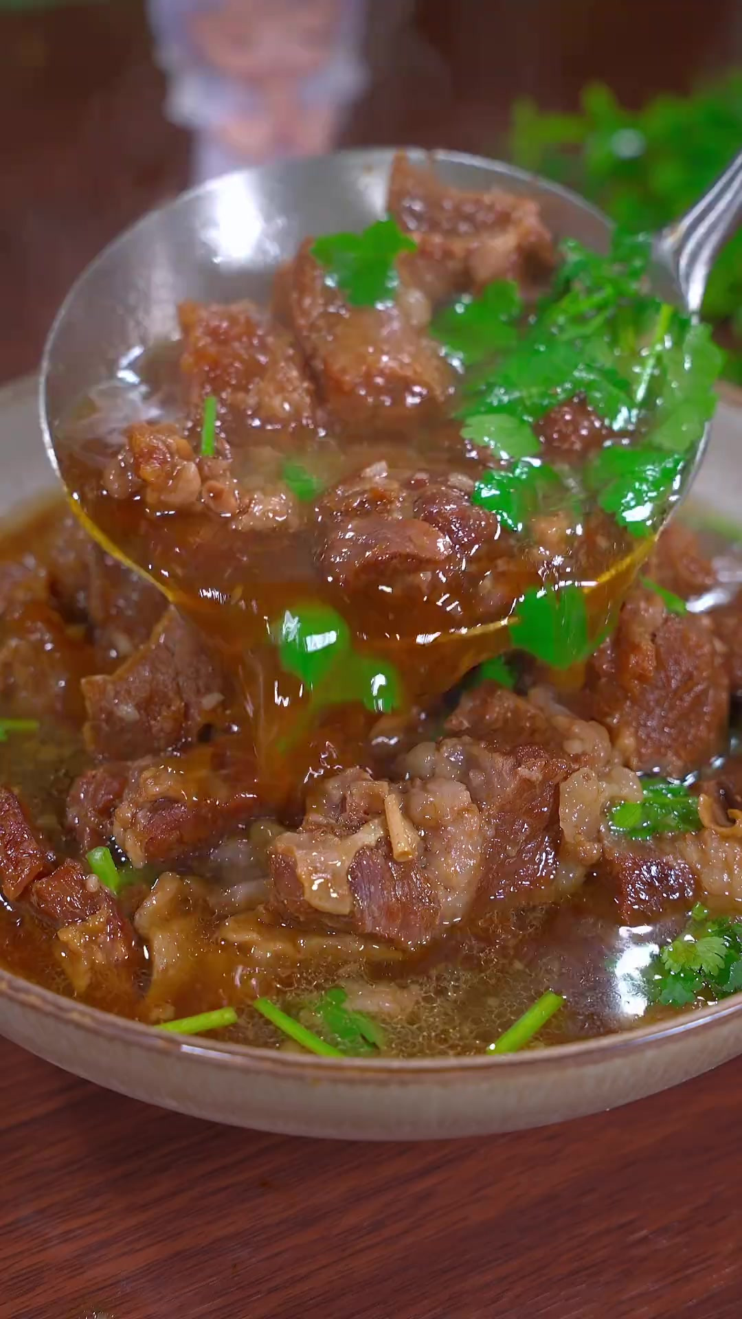 东北一个牛肉馆，传男不传女的老式炖牛肉配方，汤鲜肉烂，沁人心