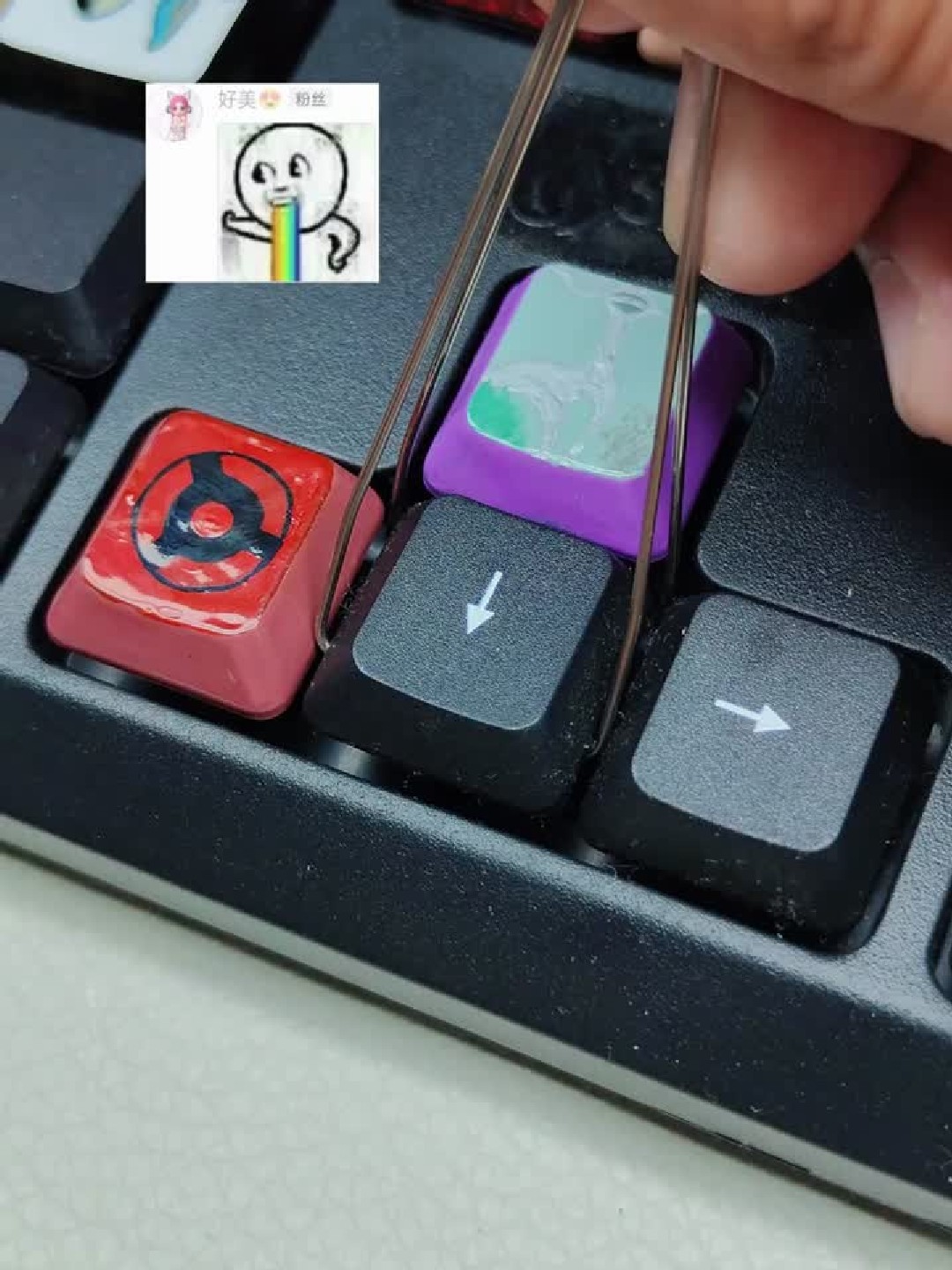 在键帽上画彩虹呕吐表情包