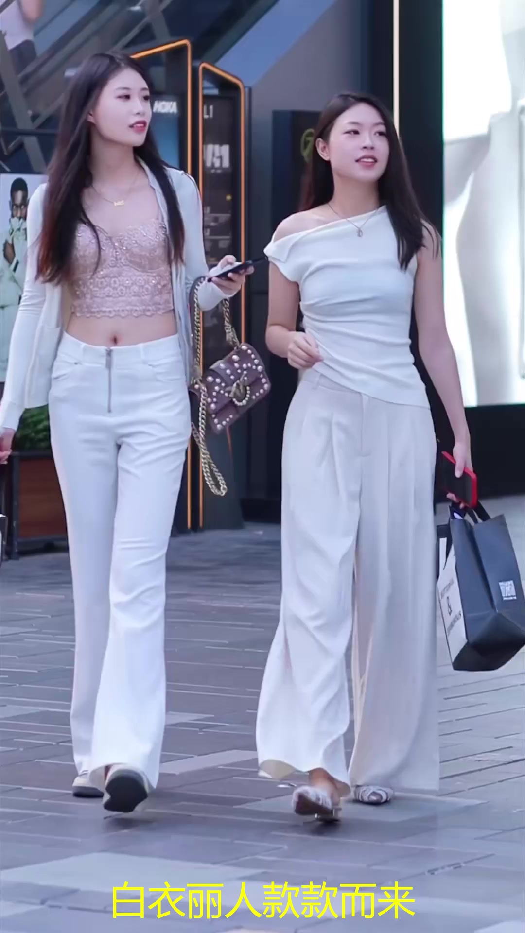 不来成都都不知道自己穿的多土——面包师工作服袖口卷出层次