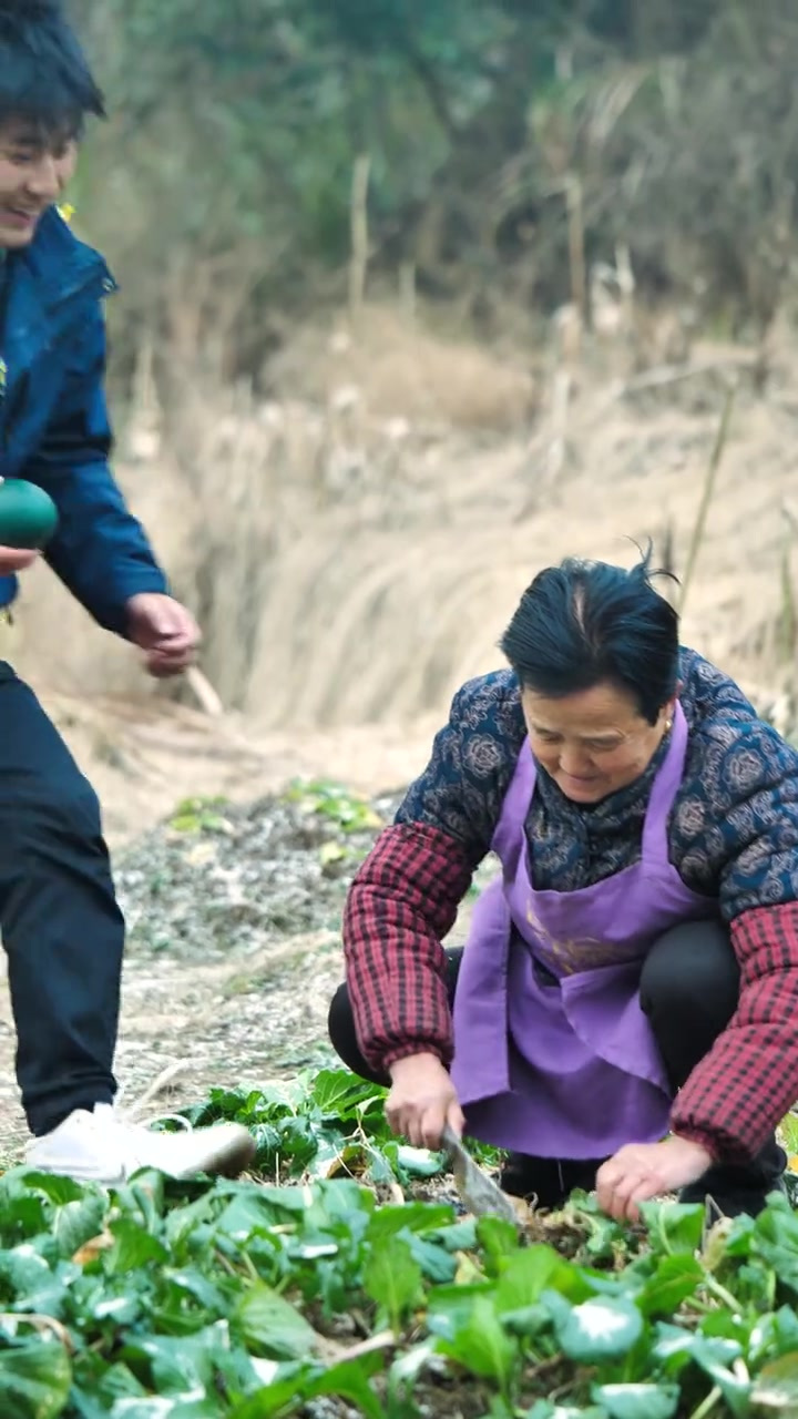 鸸鹋蛋你们吃过吗?看看姥姥怎么用一个蛋做两道美食的
