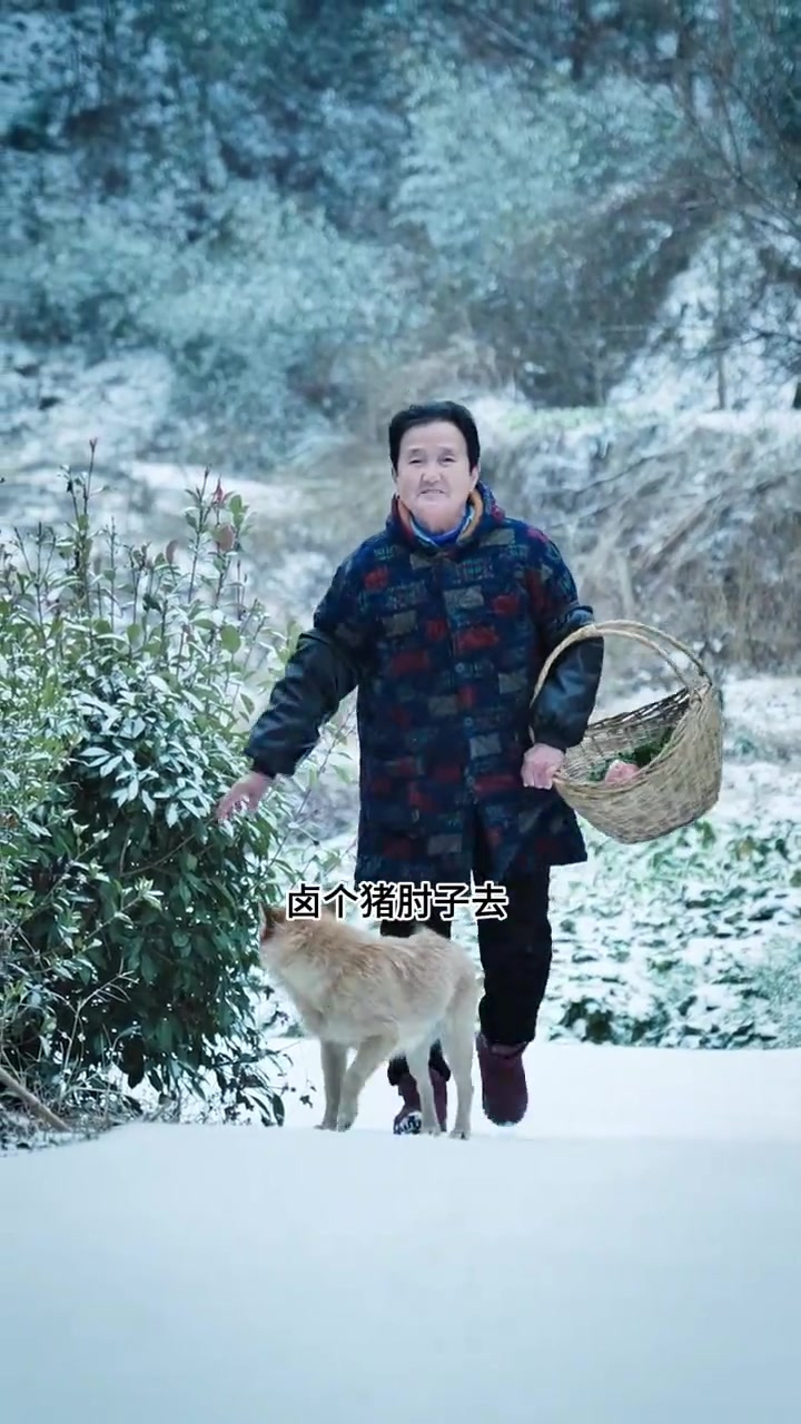生活还得热气腾腾，就像这猪肘子，肥而不腻口口留香