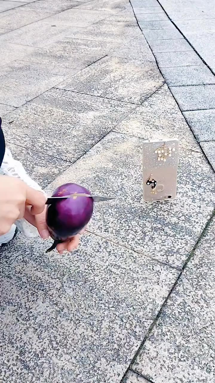 茄子不仅只可以吃,还可以拍出这么好看的创意照片