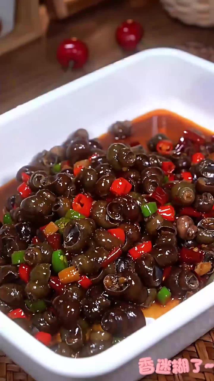 去大排档必点的辣炒田螺,其实做法很简单,自己在家也能做