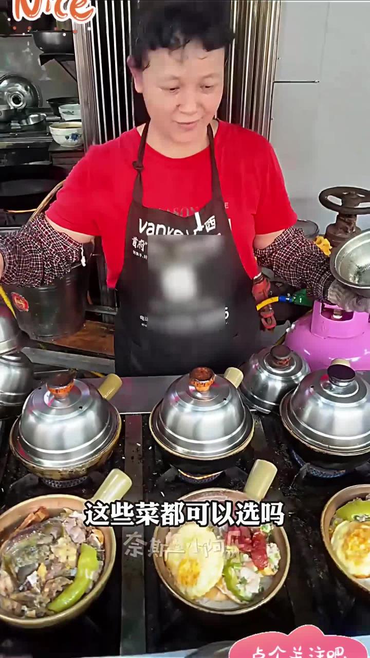 广西玉林街头瓦煲饭,15元一份,外地人根本没有吃过