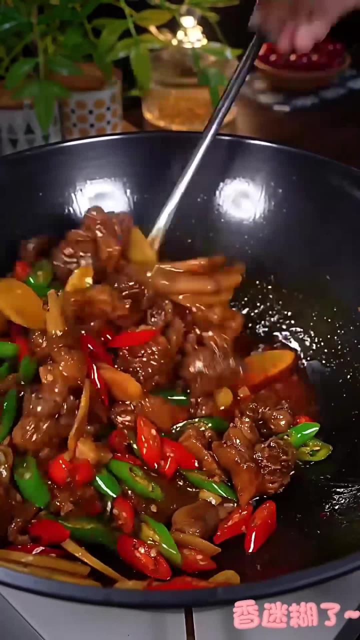 以后想吃鸭子了，你就像我这样做个姜爆鸭，香辣开胃，连姜都可以吃好几碗米饭