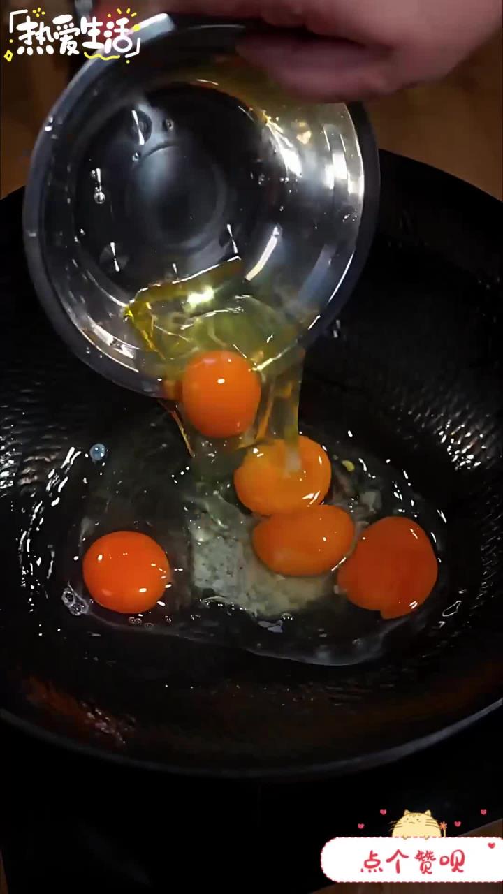 我们湖南外卖里排前二的必须是辣椒炒肉和这道农家一碗香,没吃过的一定要试一试,真的