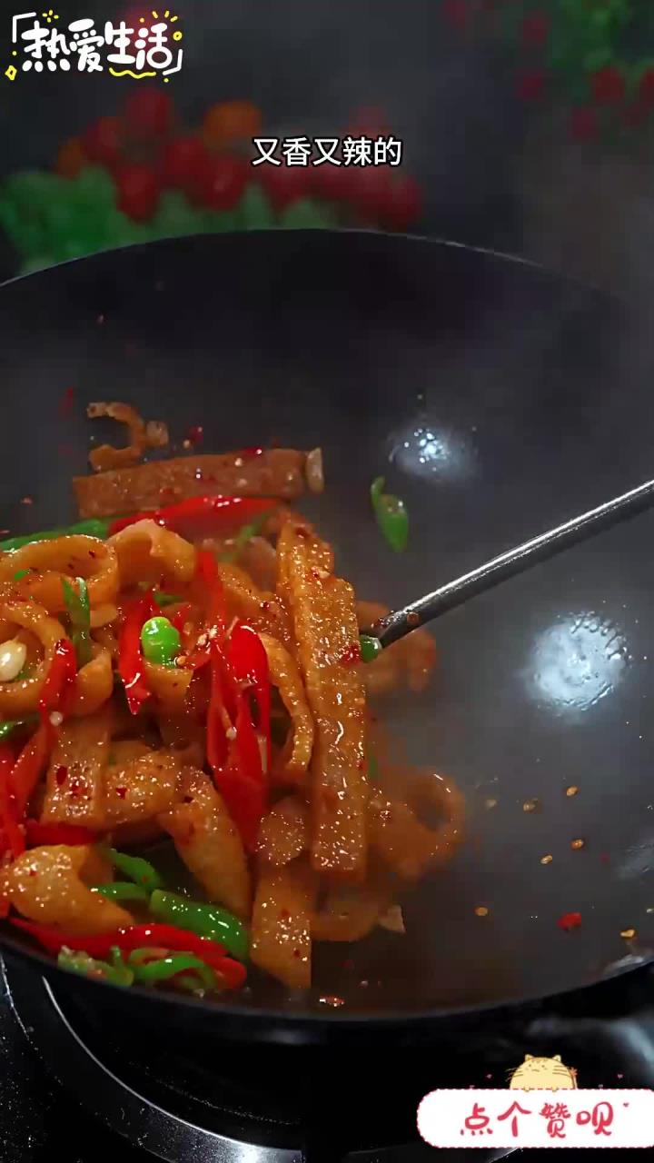 这个肉皮拿来炒或者煮汤都特别好吃
