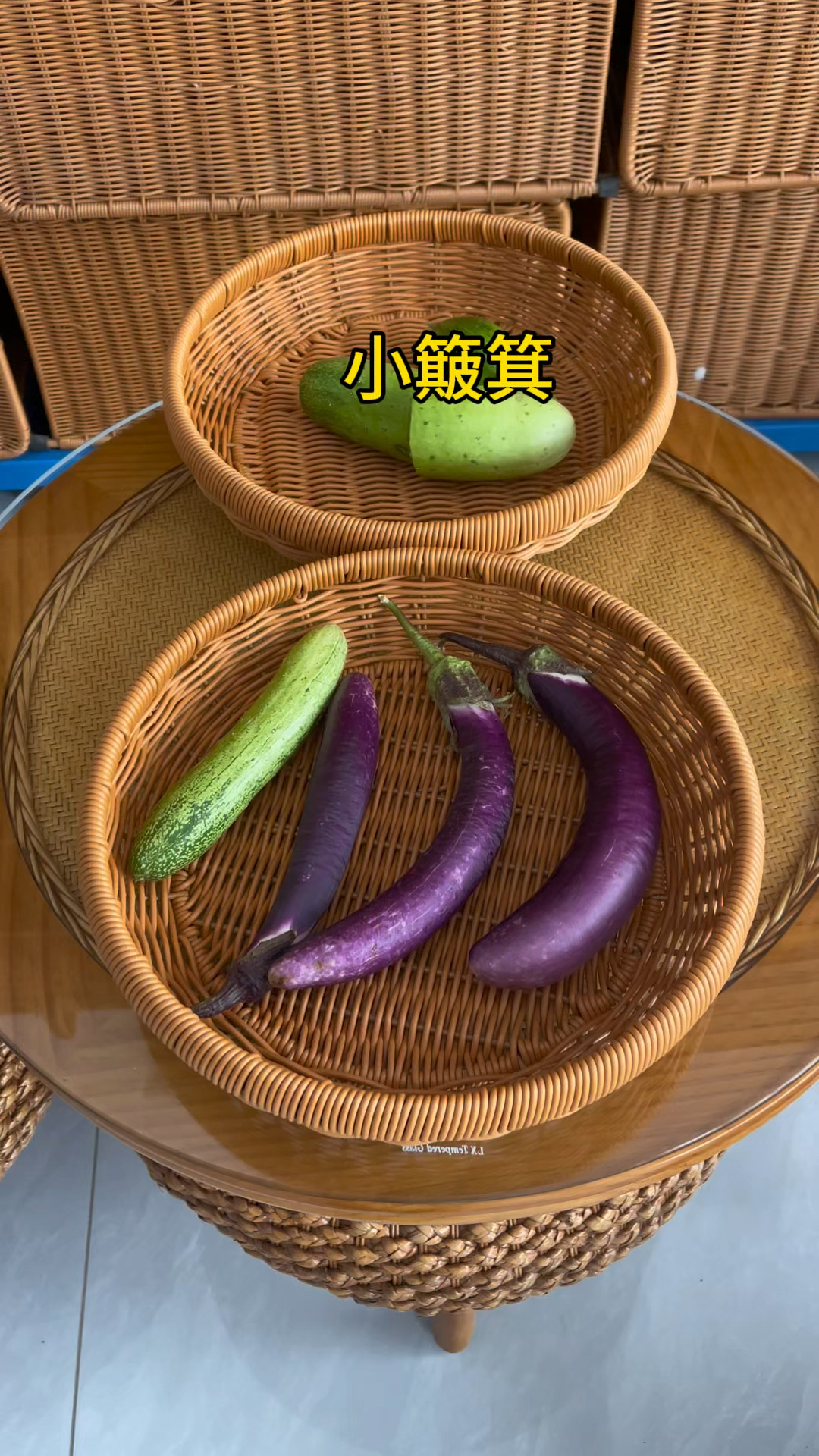 哇!我家的小簸箕装上瓜果蔬菜洗洗沥水可方便啦!#纯手工编织#