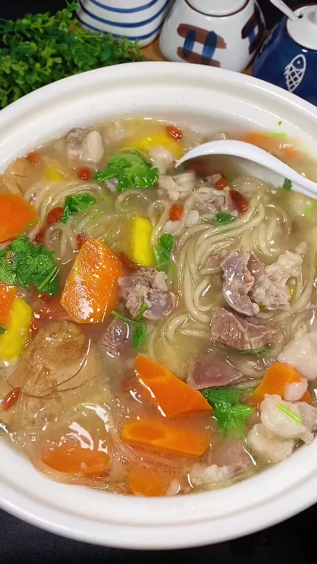 这样做的羊肉萝卜汤 汤鲜味浓不膻也不柴，天冷了赶快给家人安排