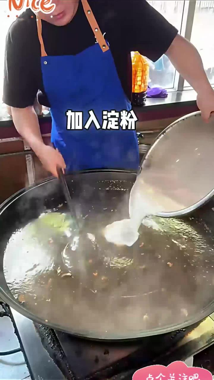 太原街边手工打卤面 卤子黏黏糊糊感觉拌鞋垫子都好吃