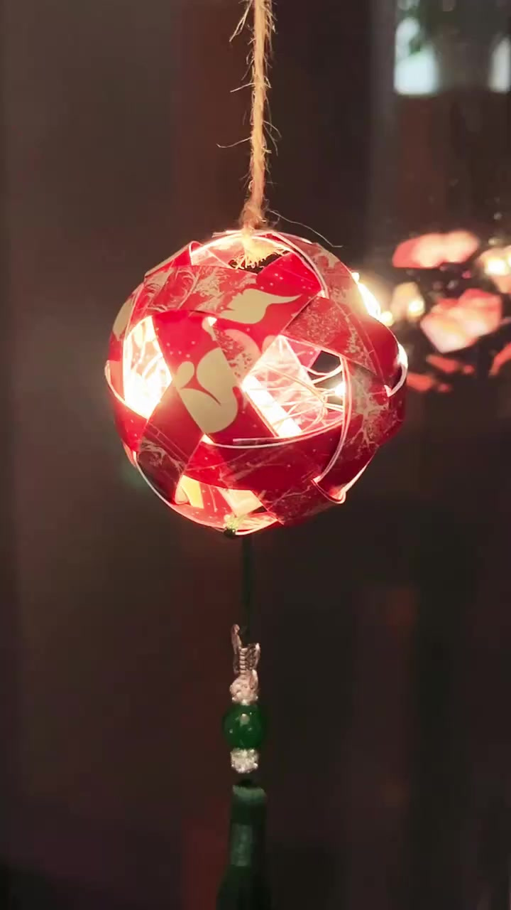 遇到这样的纸袋不要扔～做一个国风小灯笼吧!