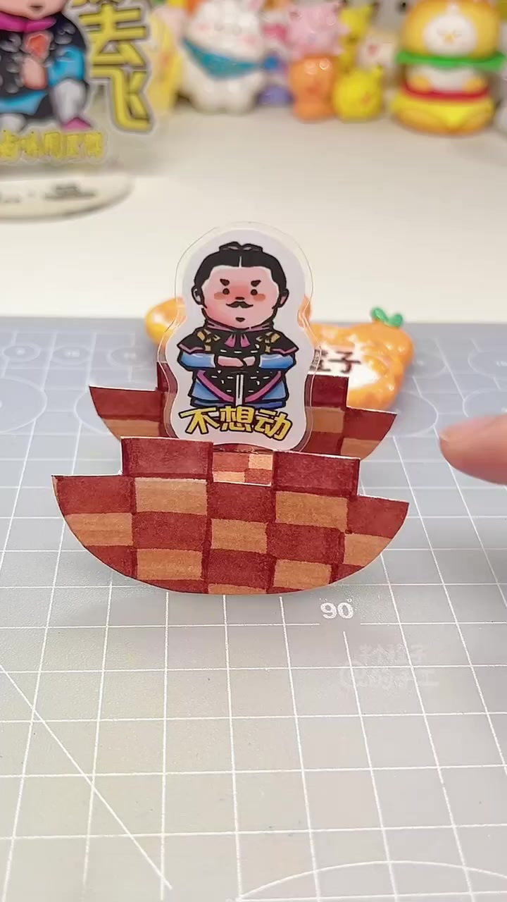 用买周黑鸭送的纸袋和贴纸做了团扇和摇摇乐～也太适合夏天了～一