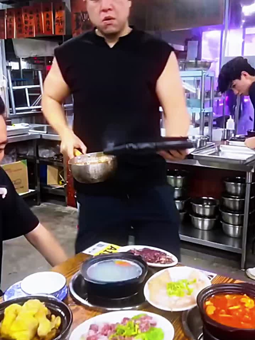 算了，跟你们外省人说不清铁板菜有多好吃