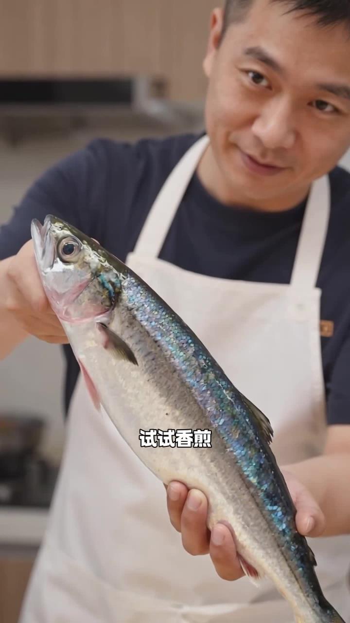 吃沙丁鱼别油炸,香煎更好,少油更健康
