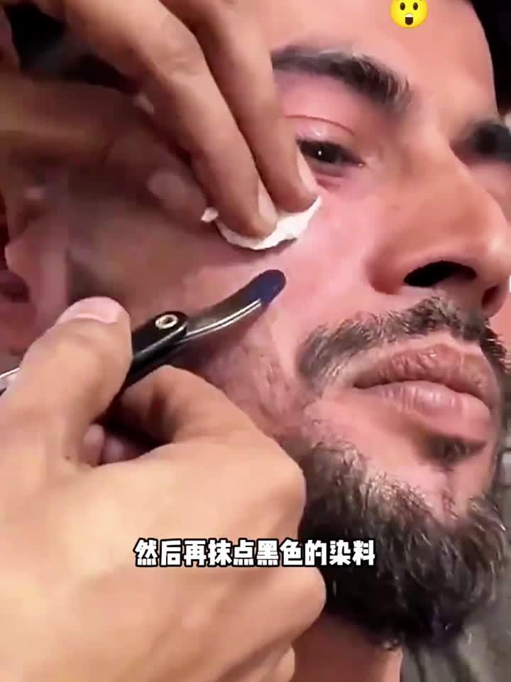 用剪刀剪肉疙瘩,看着都疼