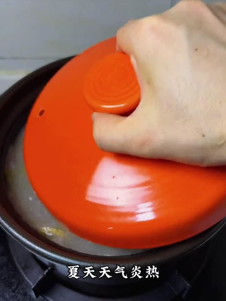 夏日必喝！冬瓜薏米老鸭汤，一碗清热祛湿的养生汤